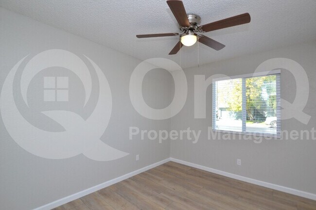 Building Photo - 3107 E Dolphin Ave