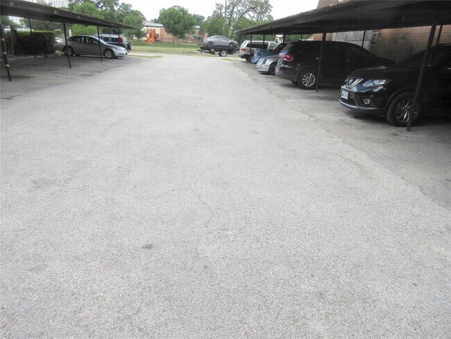 Building Photo - 1230 Shadowdale Dr