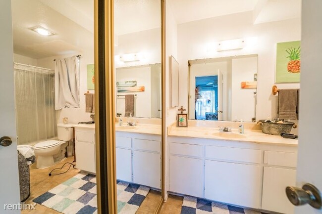 Building Photo - Studio, 1 bath Apartment - 240 Iron Dr