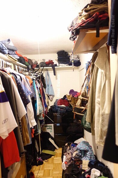 Building Photo - 56 Park Vale Ave