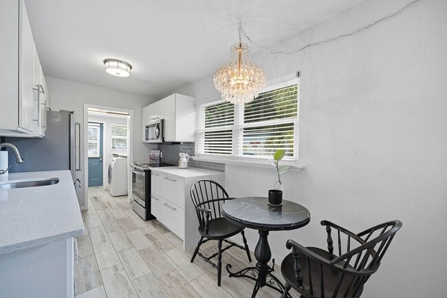 Building Photo - 6236 S Martindale Ave