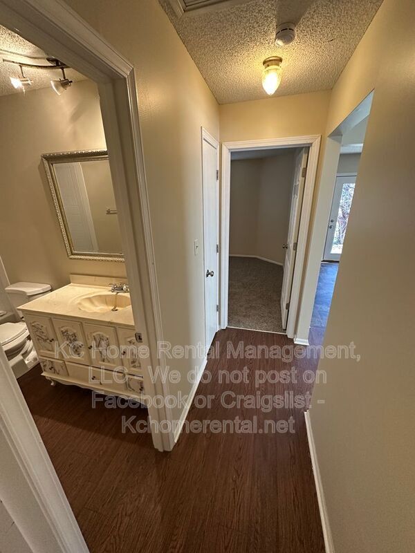 Building Photo - 3910 SW 8th Ter