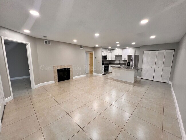 Building Photo - 300 Lakepointe Dr