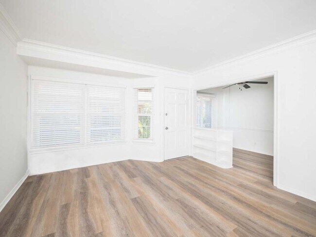 Interior Photo - 820-830 1/2 S. Serrano Ave