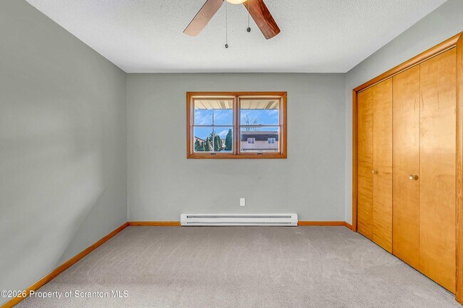 Building Photo - 809 Moosic Rd