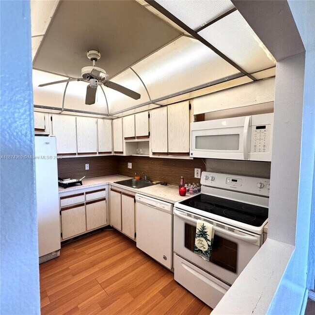 Building Photo - 13499 Biscayne Blvd