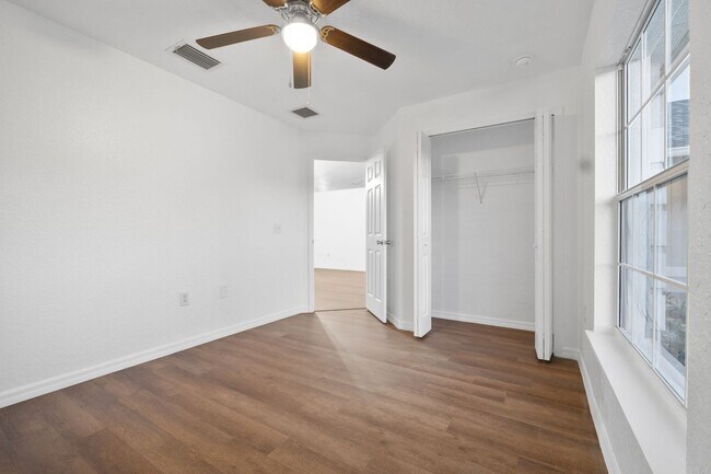 Building Photo - Updated 4 bed 2 bathroom home