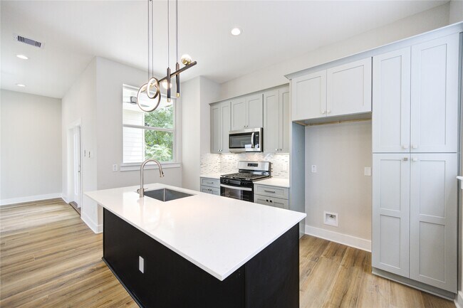 Building Photo - 3404 Rawley St