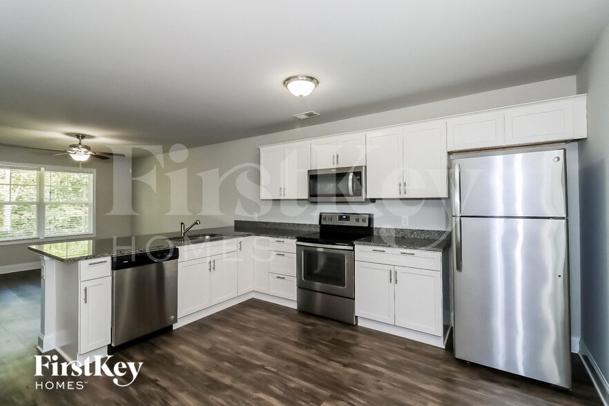 Building Photo - 6690 Sawnee Way