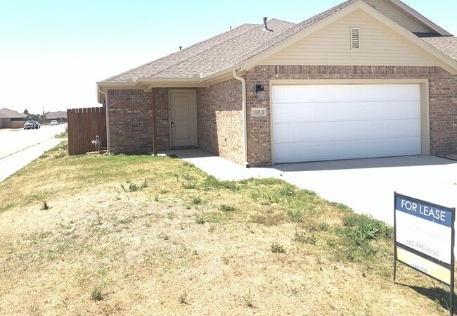 Building Photo - 3/2/2 Beautiful Townhome
