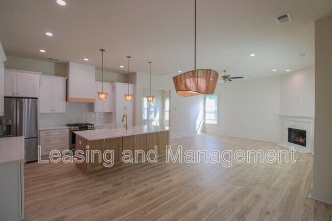 Building Photo - 3633 Happyland Blvd