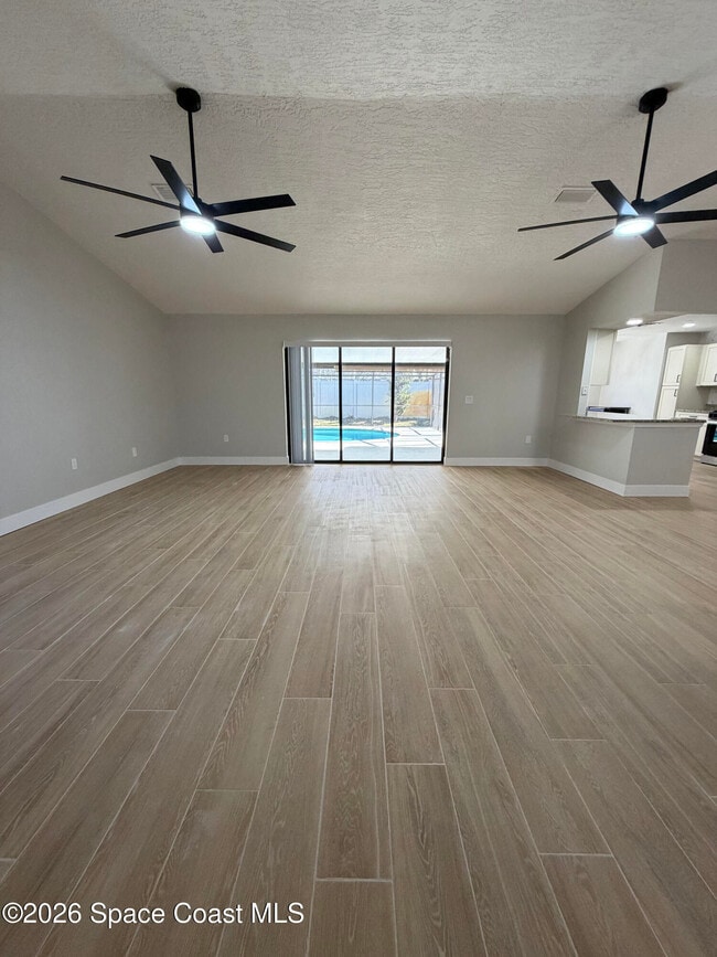 Building Photo - 845 Juniper Cir