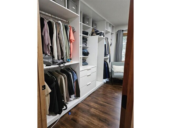 Building Photo - 10709 W River Rd