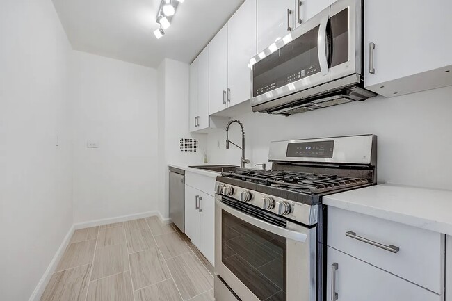 Building Photo - 39-65 52nd St-10E