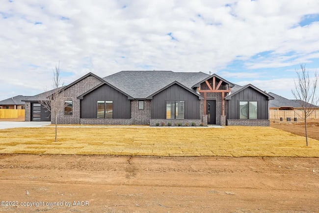 Building Photo - 504 Country Club Dr