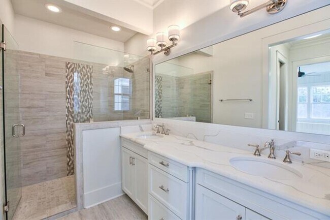 Building Photo - Stunning Midtown Tallahassee Home In Braem...