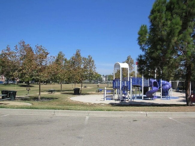 Building Photo - 1480 Los Buellis Way