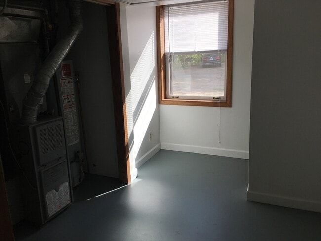 Building Photo - 525 E 47th St