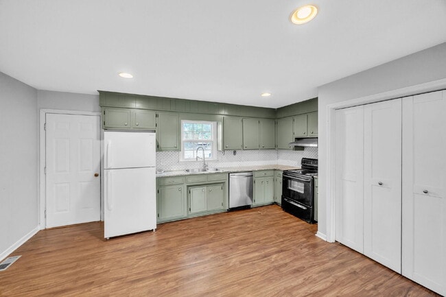 Building Photo - Charming 2-Bedroom Retreat in Spartanburg'...