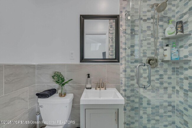 Building Photo - 373 W Park Ave