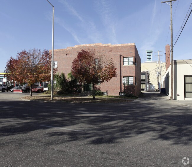Building Photo - 227 S 17th St