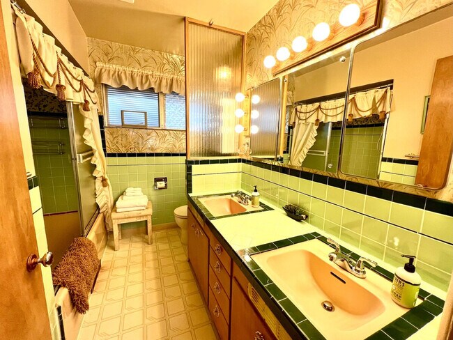 Building Photo - 7900 Beacon Ave S