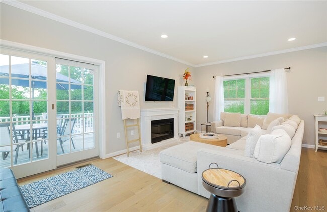 Building Photo - 15 S Beach Rd