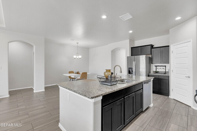 Building Photo - 1044 Gaitan St