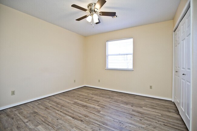 Building Photo - 9050 Grimes Dr
