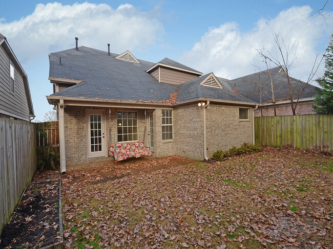 Building Photo - 3 bed, 2.5 bath near Shelby Farms