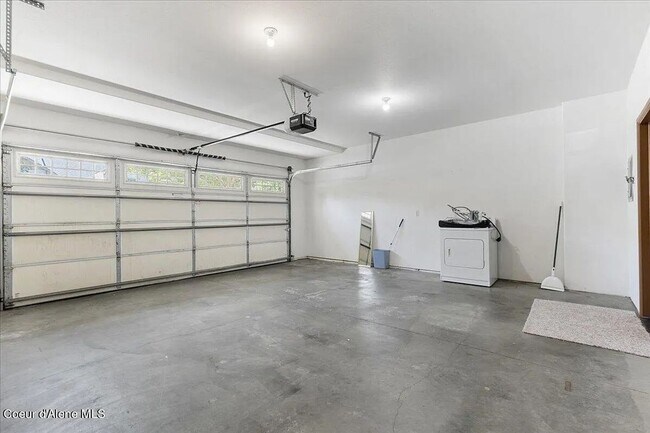 Building Photo - 3-Bedroom Townhome with Garage – Prime Coeur d’Alene Location