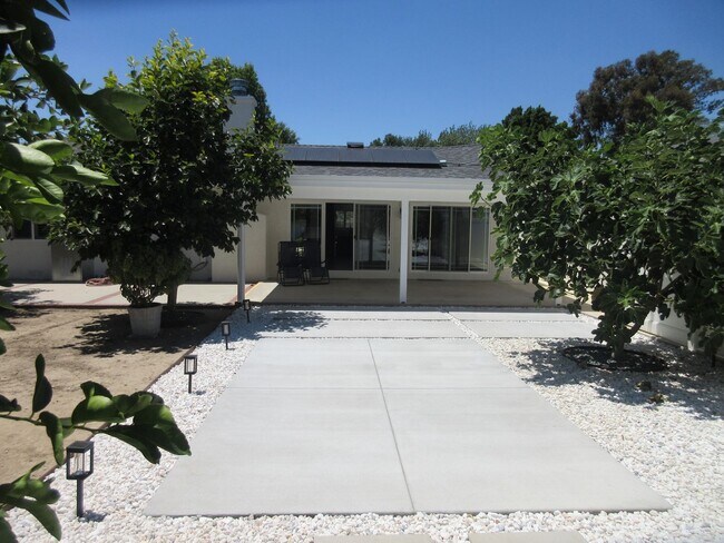 Building Photo - Beautifully updated Porter Ranch 3bed / 2 bath Home on Canby