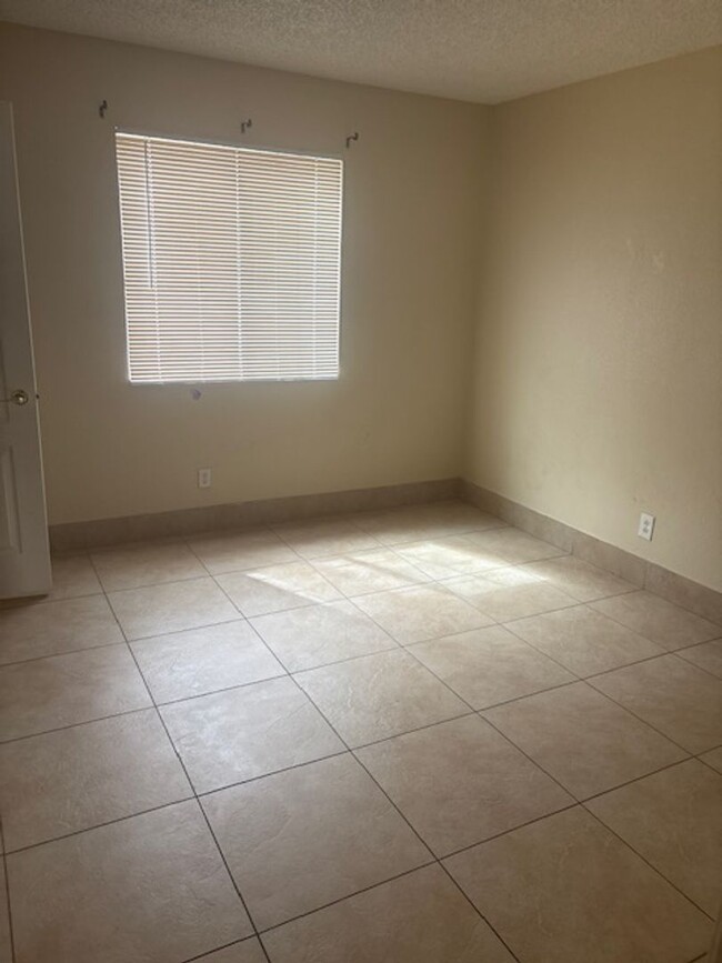 Building Photo - 4223 Zavala St