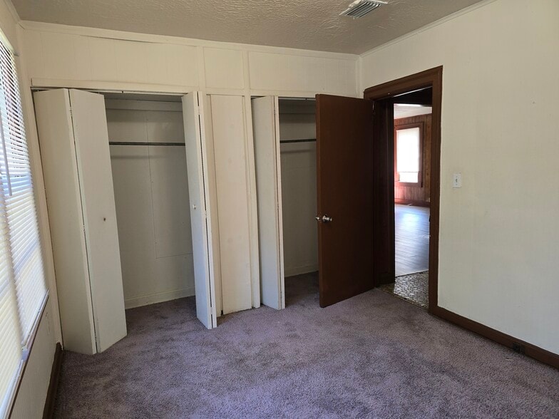 Master - 9056 8th Ave