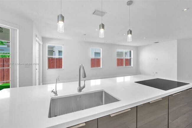 Building Photo - 11430 NW 82nd Terrace