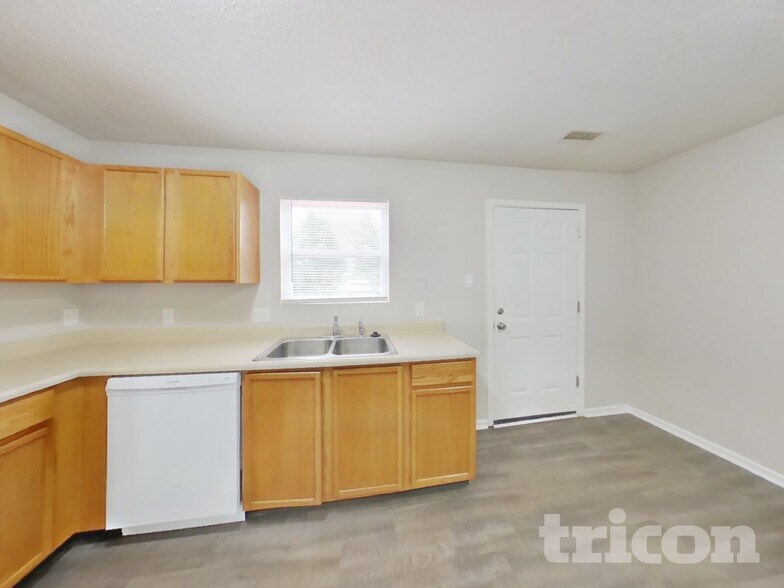 Building Photo - 10818 Wymm Ln