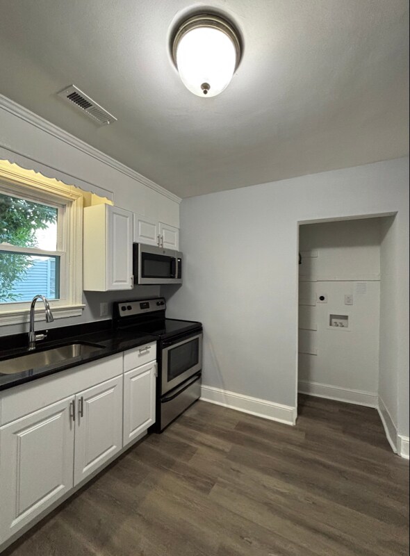 Building Photo - 2311 Richmond Ave