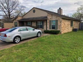 Building Photo - 3700EL