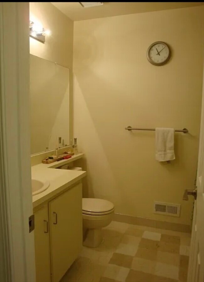 Building Photo - 141 Gregory Ln