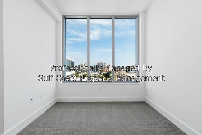 Building Photo - 111 S Pineapple Ave