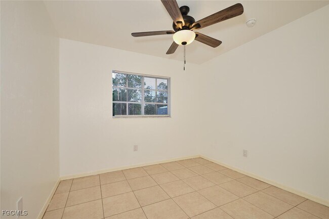Building Photo - 3825 Hollycrest St