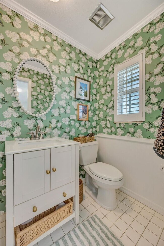 Building Photo - Luxury 5 Bed/4 Bath Pool Home on a Golf Course in Central Sarasota