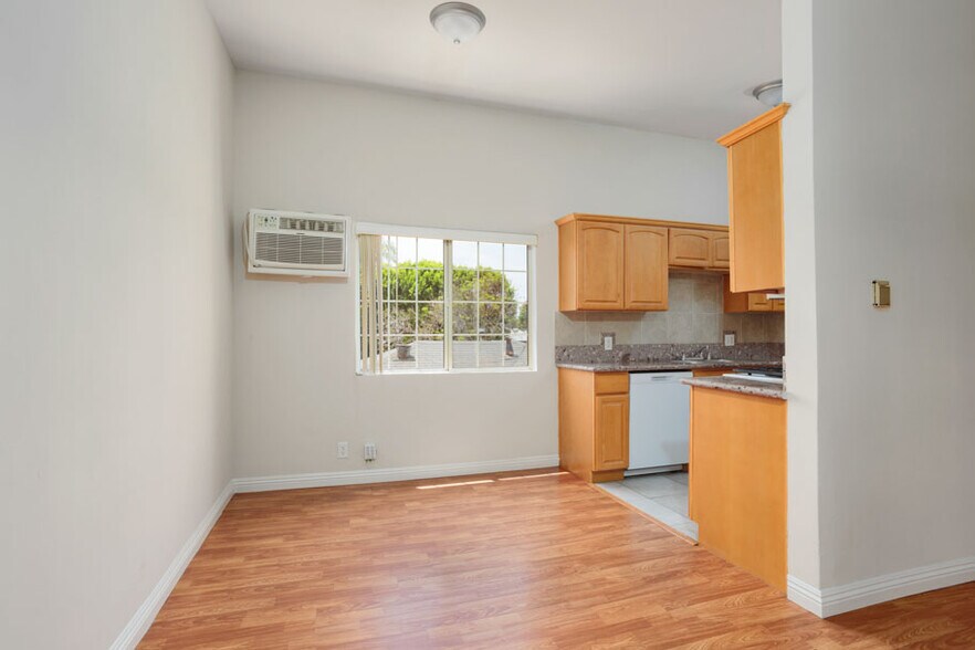 Building Photo - 5412 Willowcrest Ave