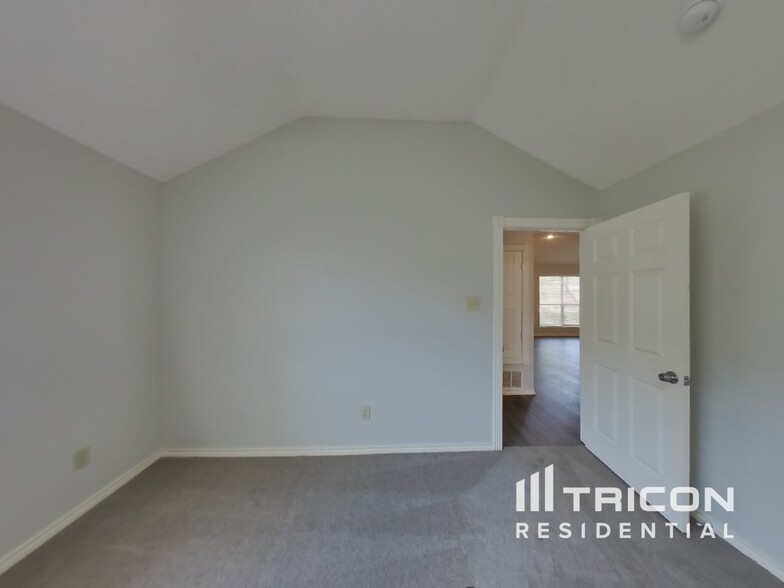 Building Photo - 1402 Baker Dr