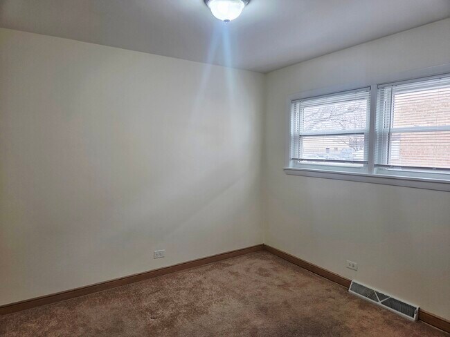 Building Photo - 8537 W Foster Ave