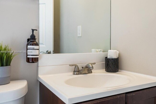 Building Photo - 505 SE 20th St