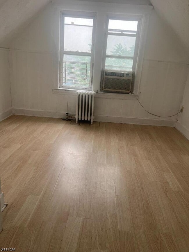 Building Photo - 673 Clifton Ave