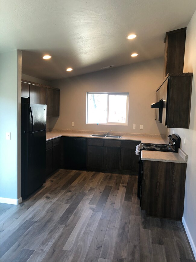 Kitchen - 1675 Grand Ave