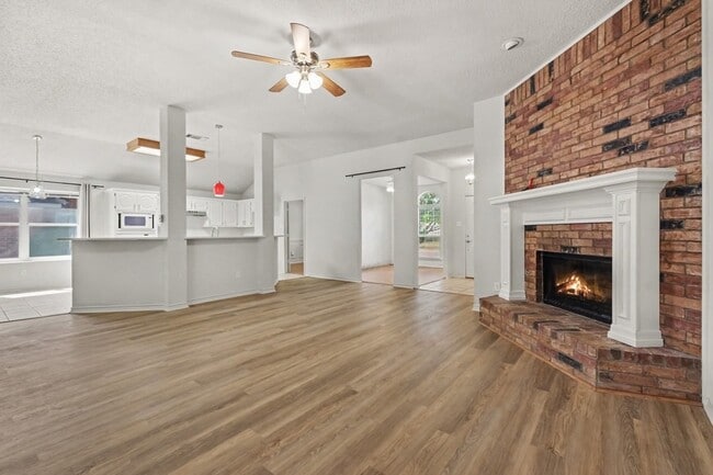 Building Photo - 1306 Woodmont Dr