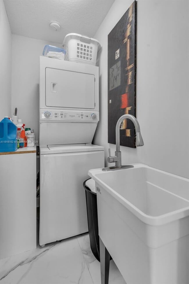 Building Photo - 19310 SW 16th St